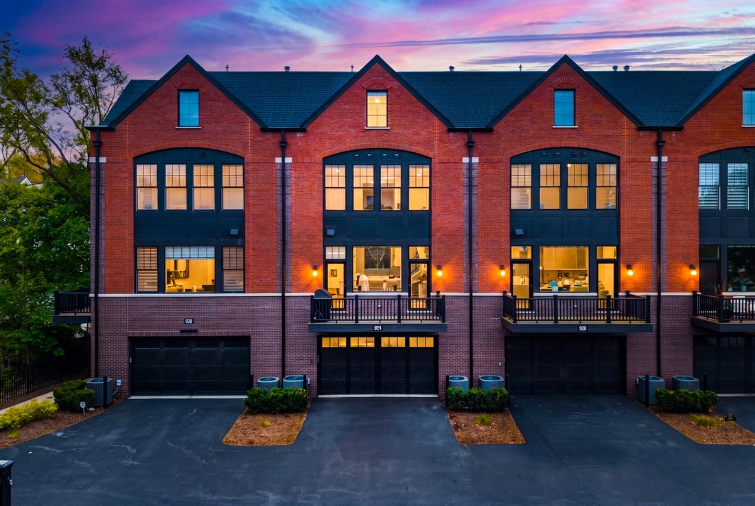 Condo in Naperville, Illinois, United States 2 - 18658689