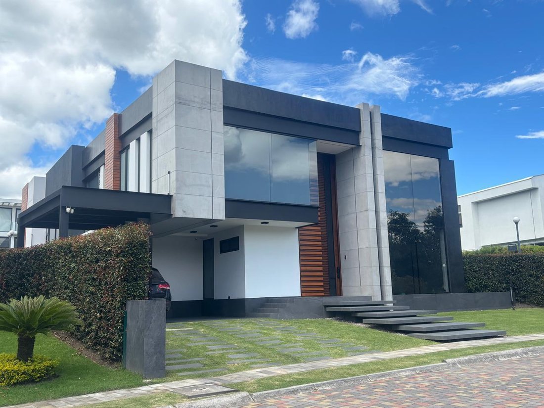 House in Quito, Pichincha, Ecuador 2 - 18658905