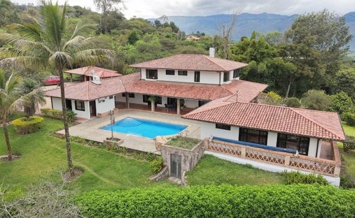 Farm Ranch in Santa Isabel, Azuay, Ecuador 1