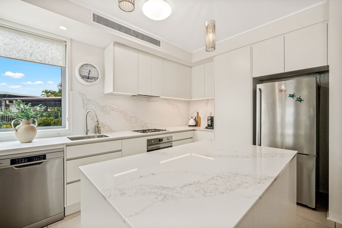 Apartment in North Ward, Queensland, Australia 4 - 18672428