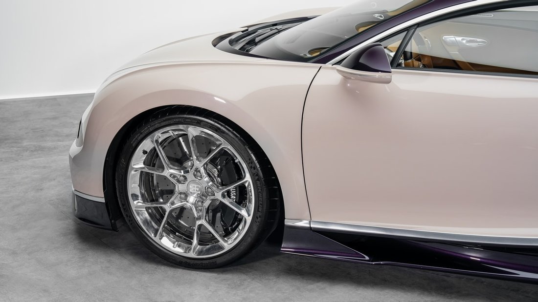 Coupe in Dubai, United Arab Emirates 4 - 18665929