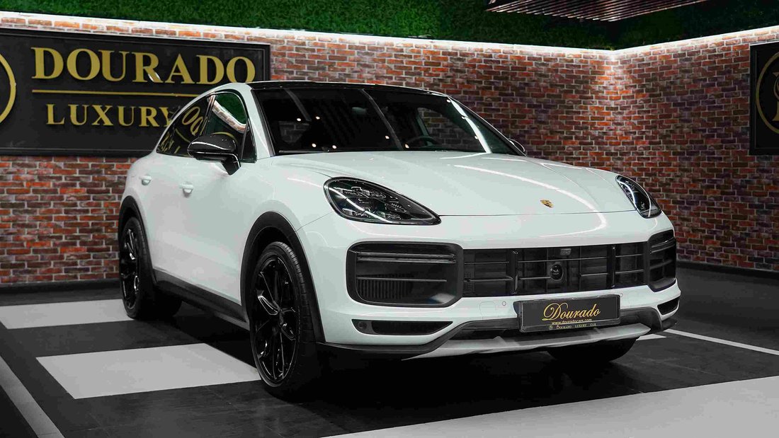 Suv in Dubai, United Arab Emirates 1 - 18670290