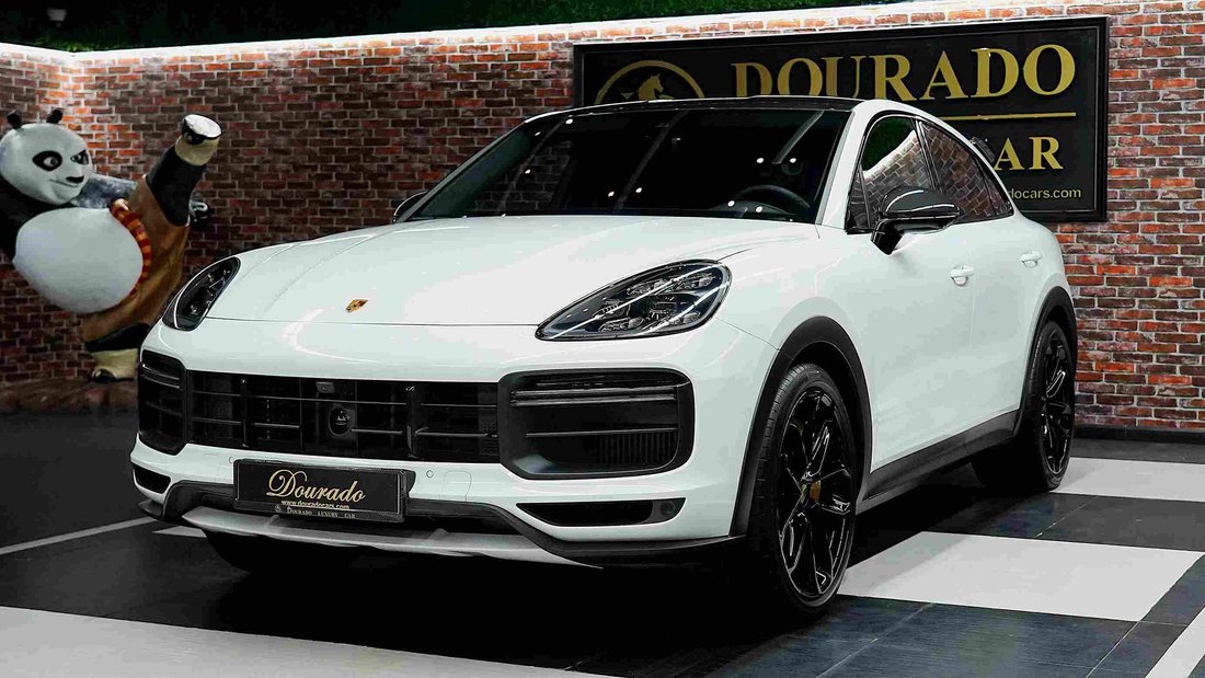 Suv in Dubai, United Arab Emirates 4 - 18670290