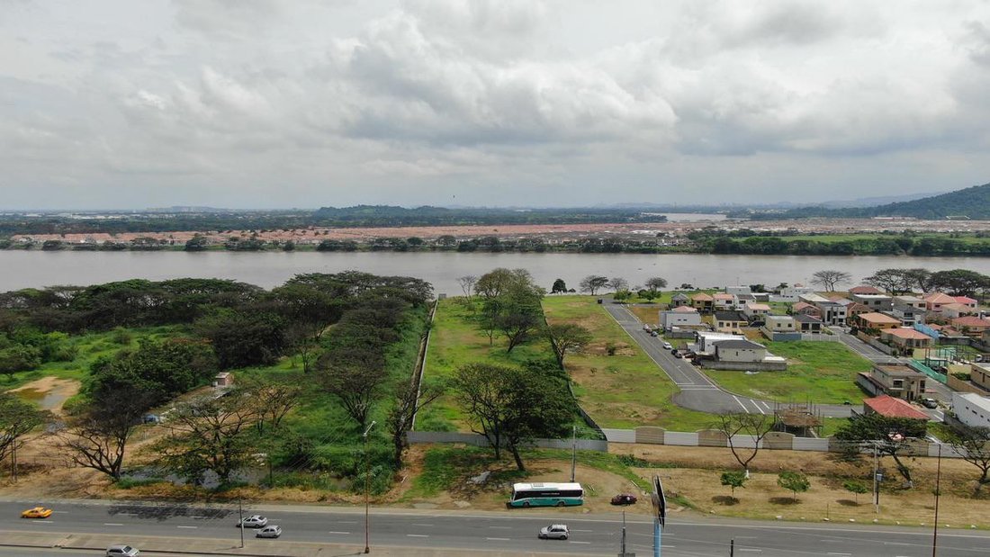 Land in Guayaquil, Guayas, Ecuador 2 - 18660303
