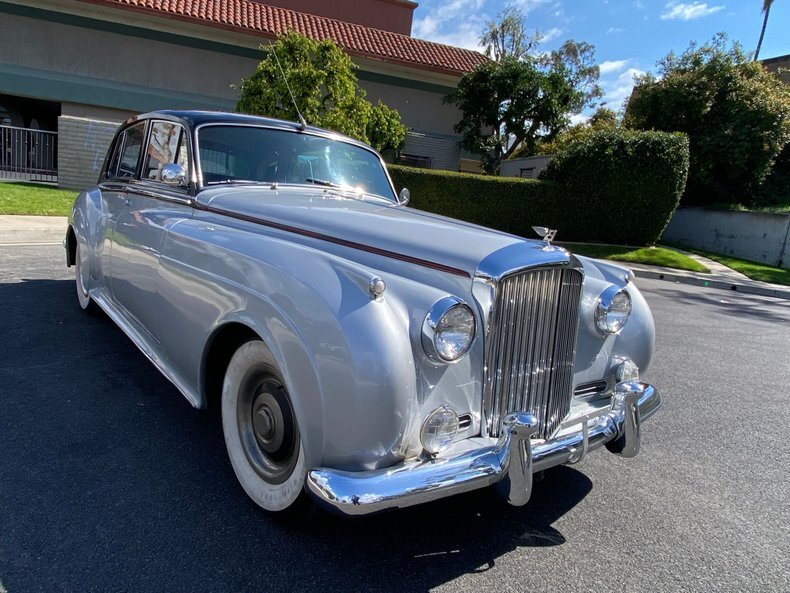 Sedan in Glendale, United States 1 - 18666346