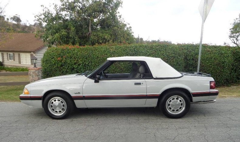 Cabriolet in Glendale, United States 4 - 18666328