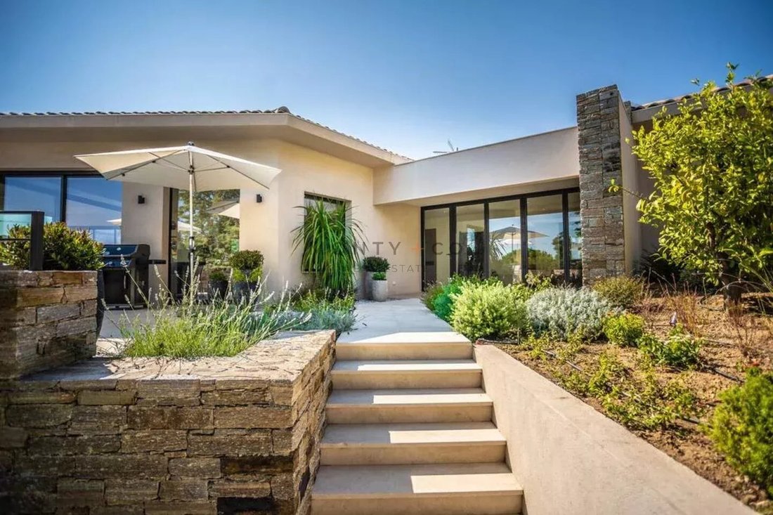 Villa in Grimaud, Provence-Alpes-Côte d'Azur, France 2 - 15456205