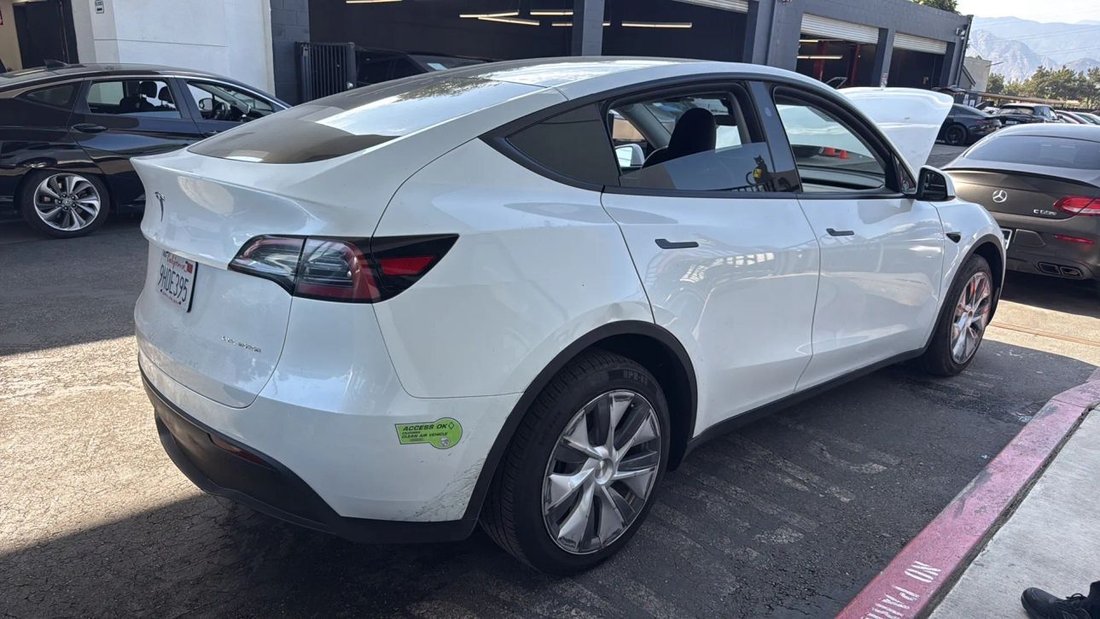 Suv in Azusa, CA, United States 4 - 18664961