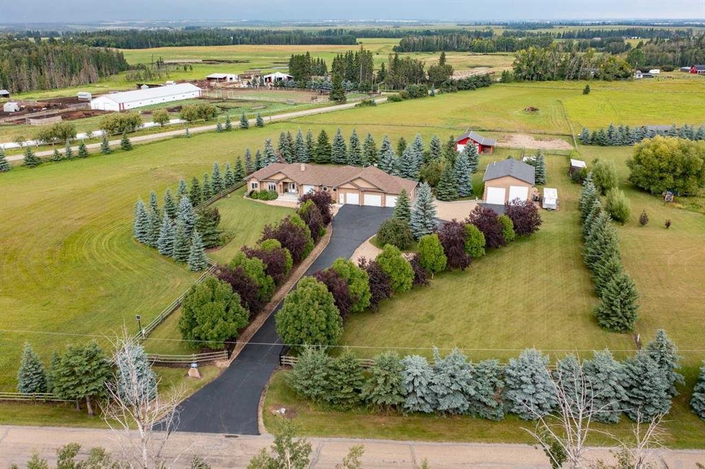 House in Ponoka, Alberta, Canada 1 - 18670198