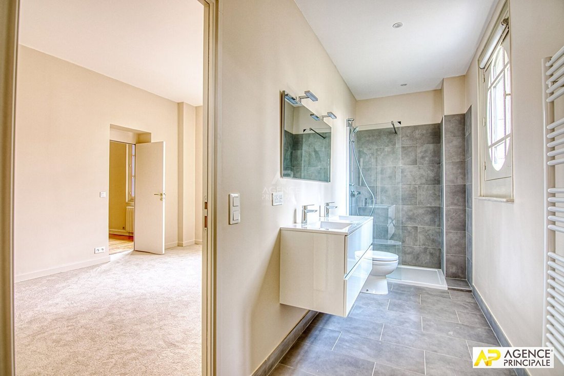 Apartment in Domaine National du Château, Versailles, France 5 - 18660304