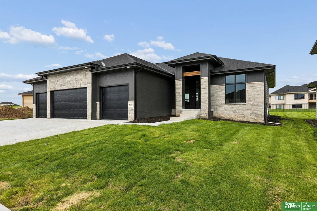 House in Bennington, Nebraska, United States 2 - 18670135
