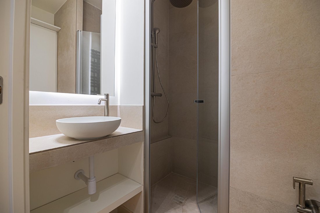 Apartment in Sarrià-Sant Gervasi, Barcelona, Spain 4 - 18302647