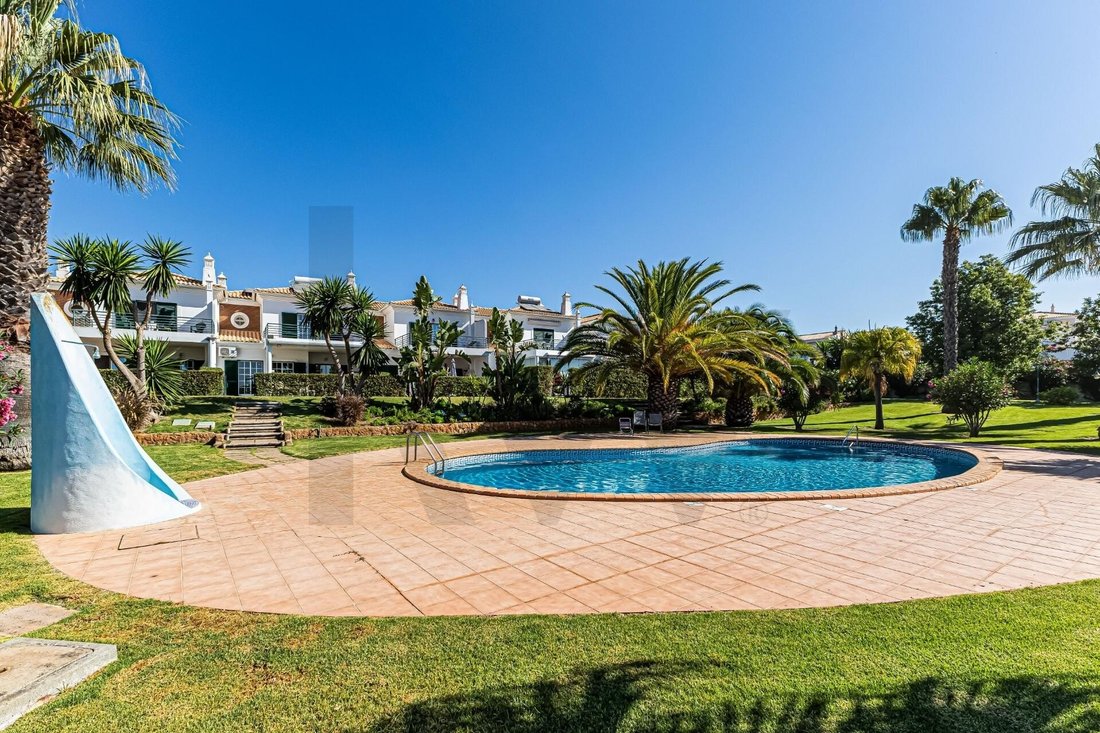 Townhouse in Alcantarilha, Algarve, Portugal 1 - 18666661