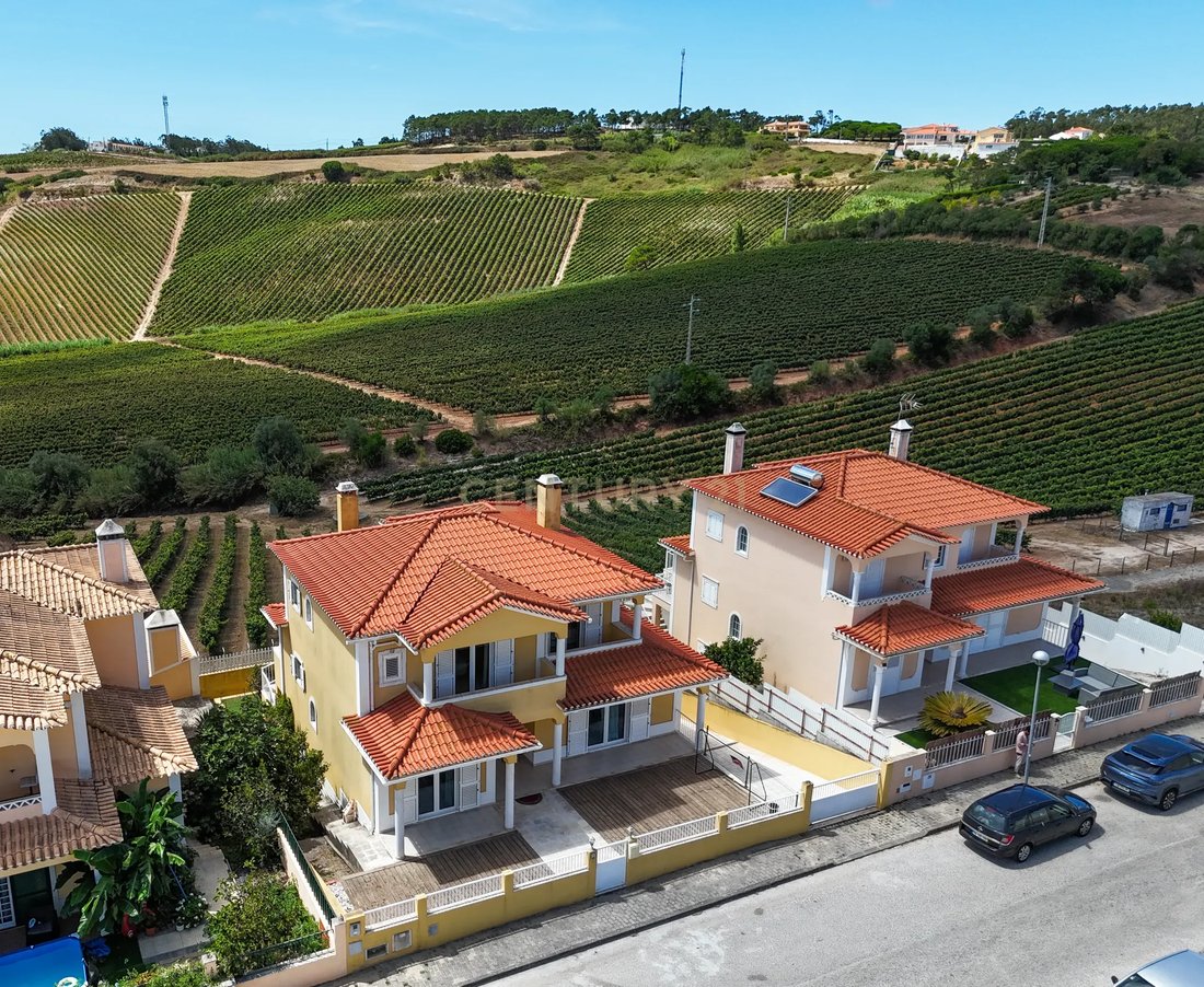 Villa in Encarnacao, Lisbon, Portugal 3 - 18647403