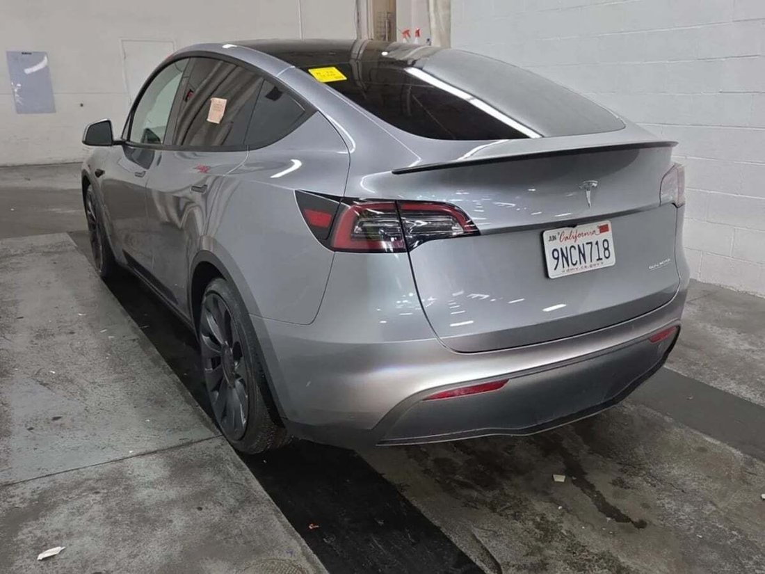 Suv in Newport Beach, CA, United States 3 - 18666732