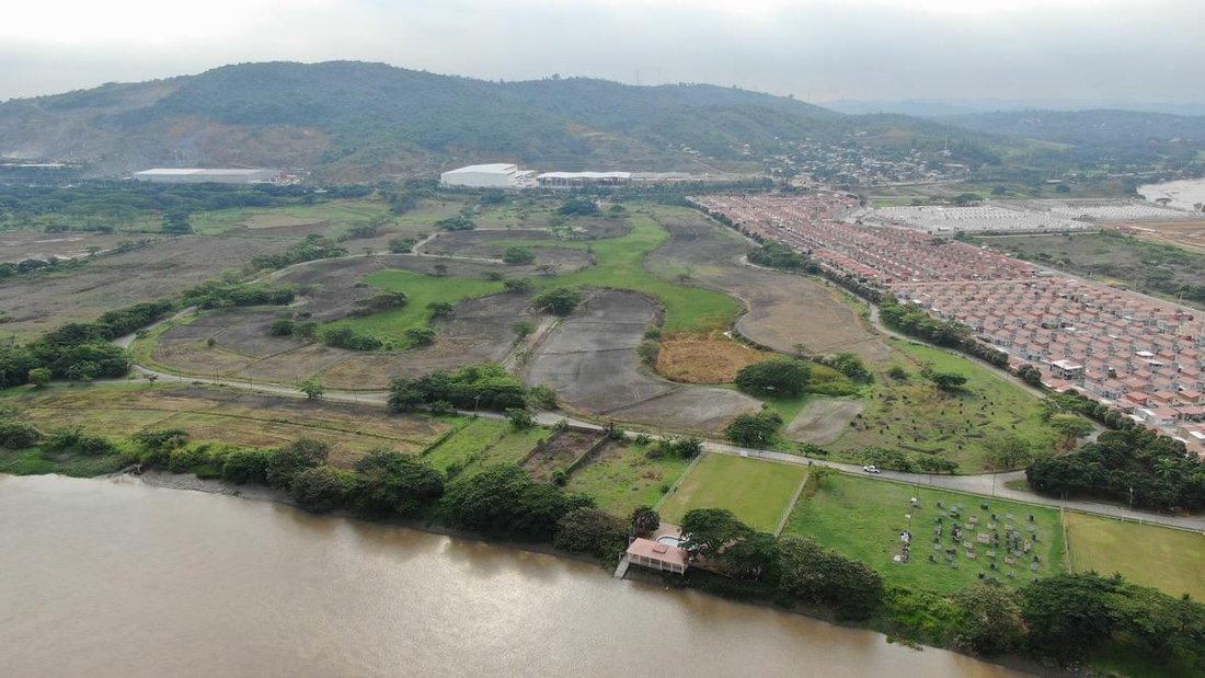 Land in Guayaquil, Guayas, Ecuador 1 - 18660679