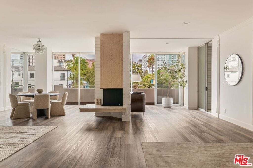 Condo in Los Angeles, California, United States 1 - 18662003