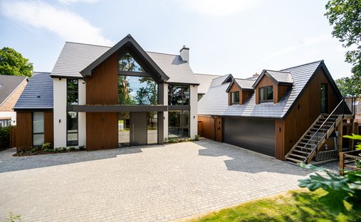 House in Woburn Sands, England 1