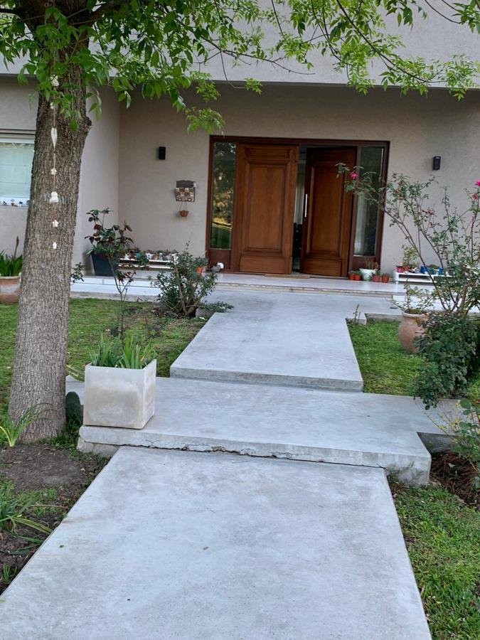House in Francisco Alvarez, Buenos Aires Province, Argentina 1 - 18661576