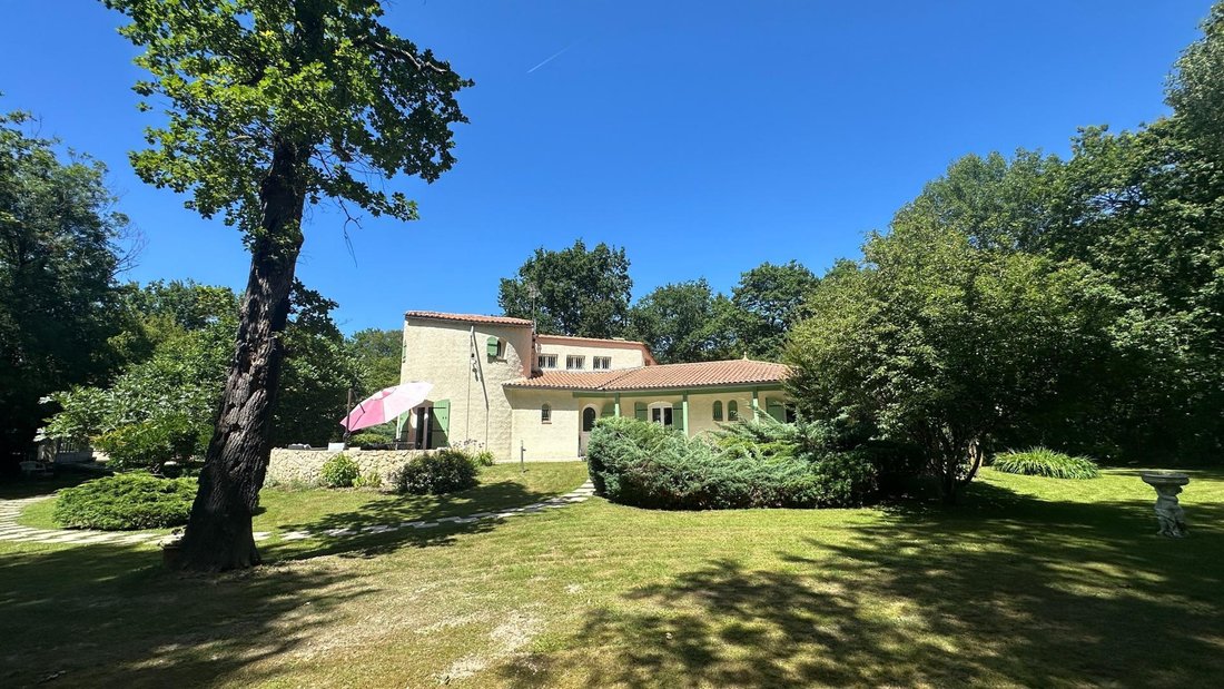 House in Fargues-Saint-Hilaire, Nouvelle-Aquitaine, France 1 - 17366015