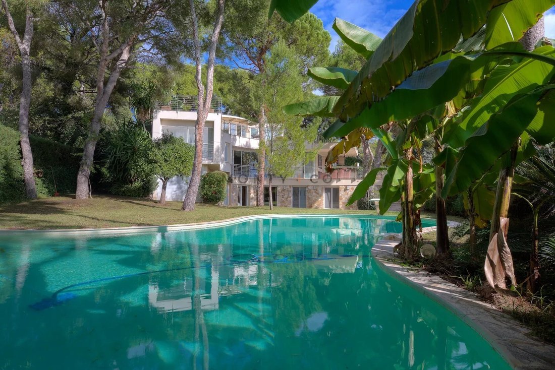 Villa in Saint-Jean-Cap-Ferrat, Provence-Alpes-Côte d'Azur, France 3 - 16094508