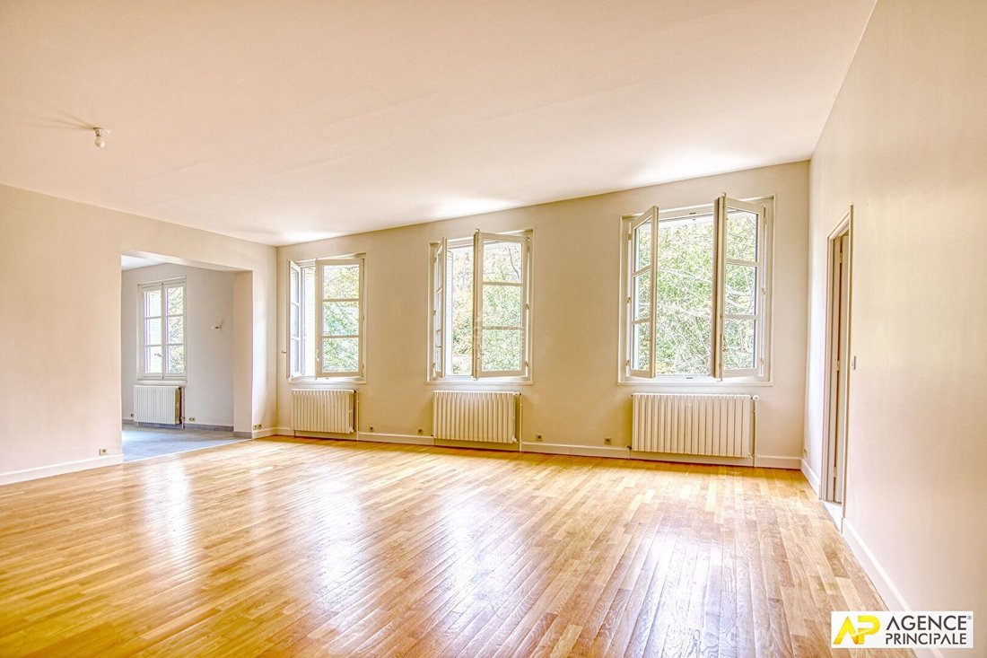 Apartment in Domaine National du Château, Versailles, France 2 - 18660304