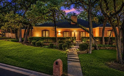 House in Arlington, Texas, United States 1