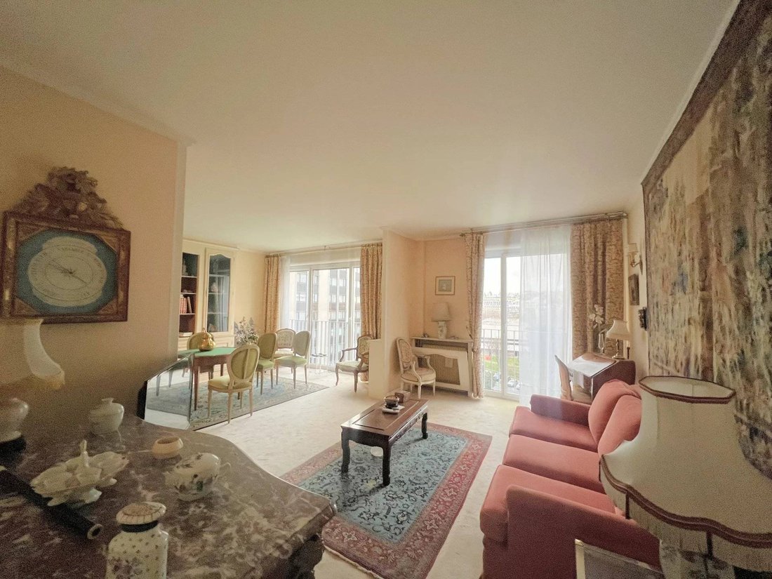 Apartment in Gros Caillou, Paris 7e Arrondissement, Paris 3 - 15868905