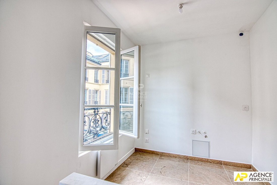 Apartment in Domaine National du Château, Versailles, France 4 - 18660206