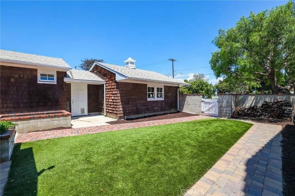 Costa Mesa, California, United States 5 - 18663938