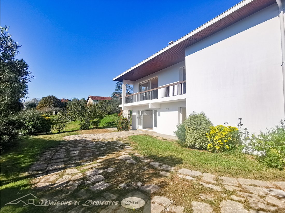 House in Saint-Pierre-d'Irube, Nouvelle-Aquitaine, France 1 - 18672320