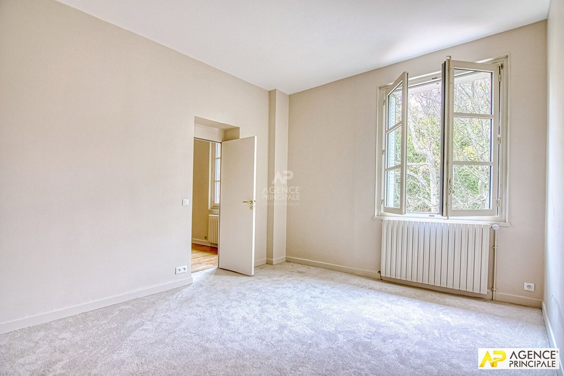 Apartment in Domaine National du Château, Versailles, France 4 - 18660304