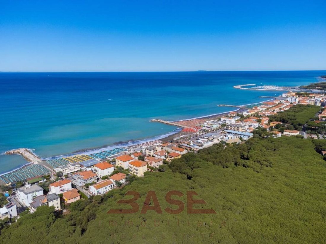 Apartment in Cecina Centro, Cecina, Tuscany 3 - 18668220