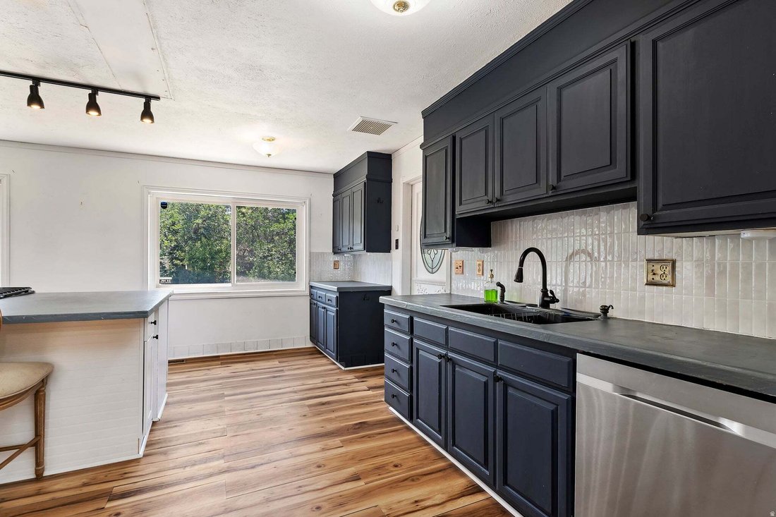 House in Sandy, Utah, United States 5 - 18669097