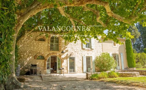 Country House in Plan-d'Orgon, Provence-Alpes-Côte d'Azur, France 1