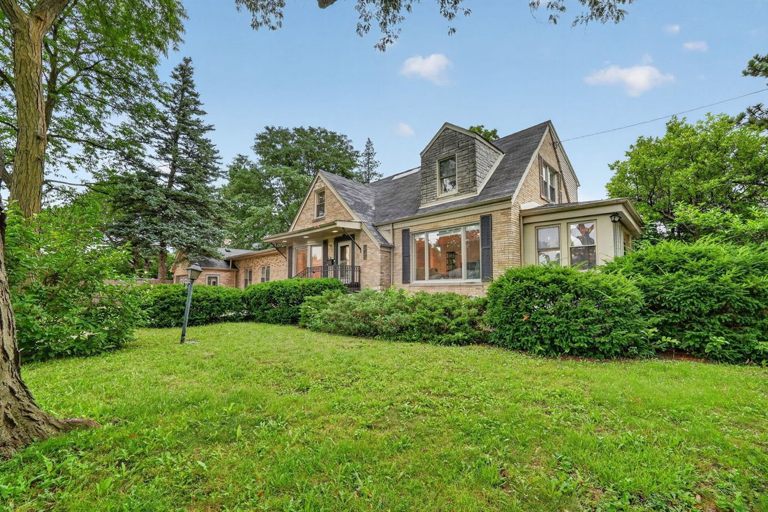 House in Des Plaines, Illinois, United States 2 - 18668022