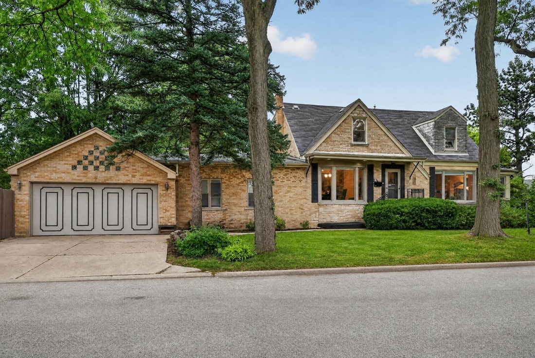 House in Des Plaines, Illinois, United States 1 - 18668022