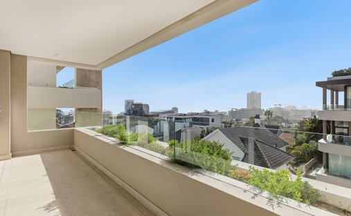 Apartment in Fresnaye, Atlantic Seaboard, Cape Town 1