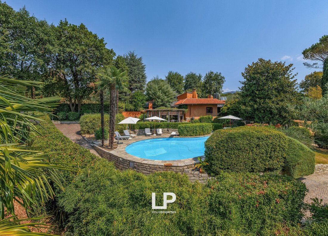 Villa in Besozzo, Lombardy, Italy 1 - 18659555