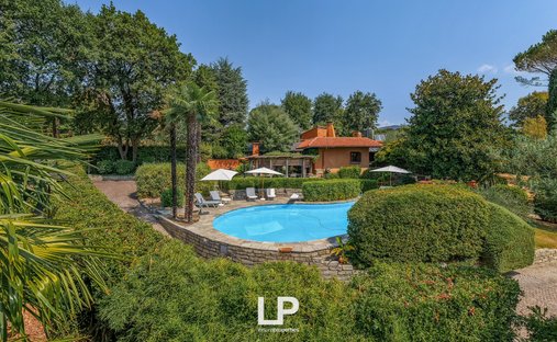 Villa in Besozzo, Lombardy, Italy 1
