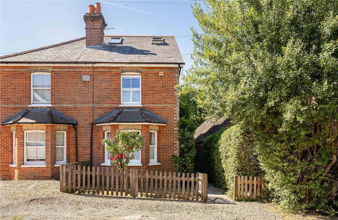 House in Frensham, England 1 - 18662027