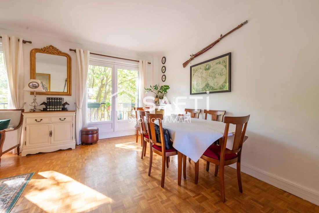 Apartment in Domaine National du Château, Versailles, France 3 - 18650381