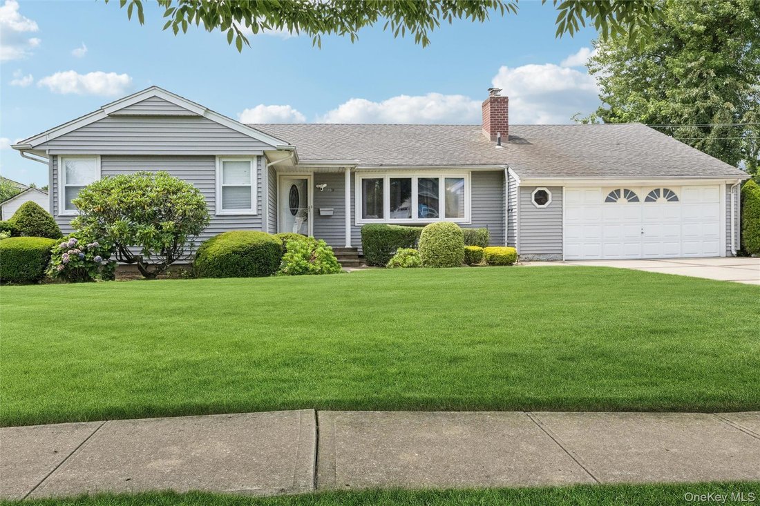 House in Massapequa, New York, United States 5 - 18669512