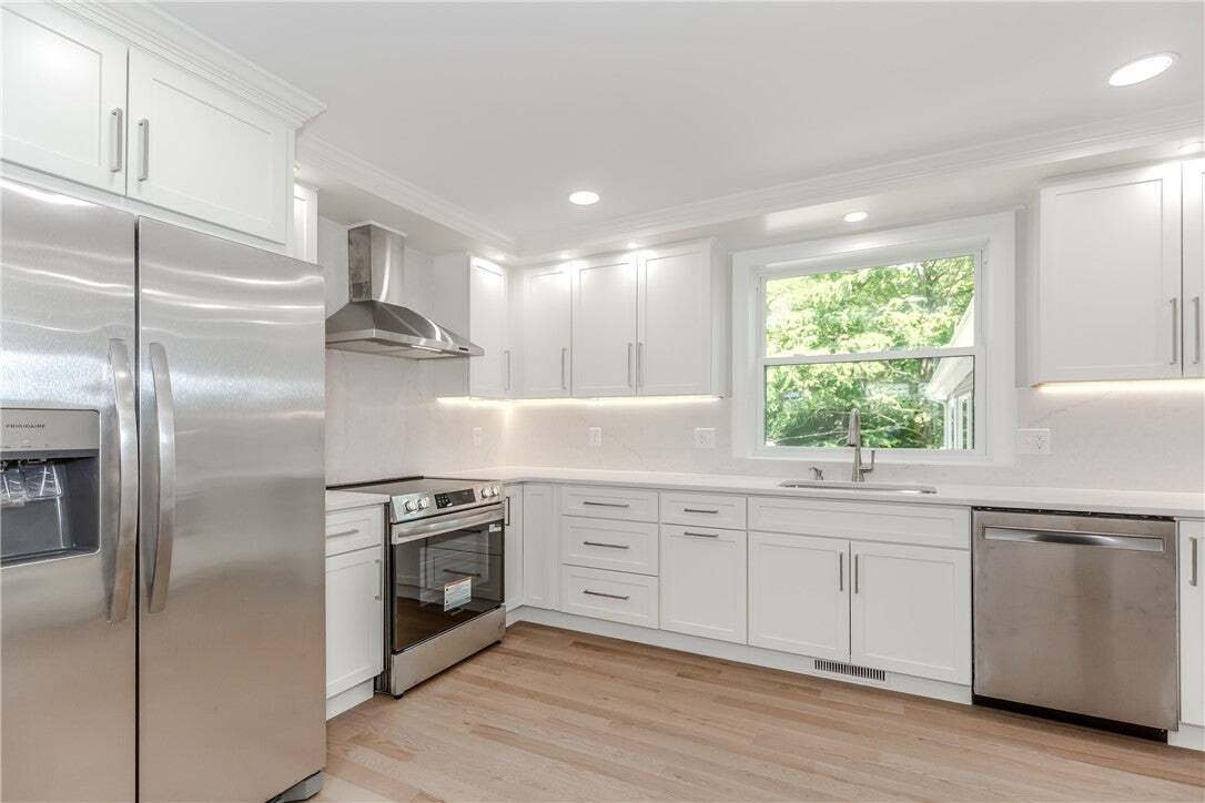 House in Lincoln, Rhode Island, United States 5 - 18659094