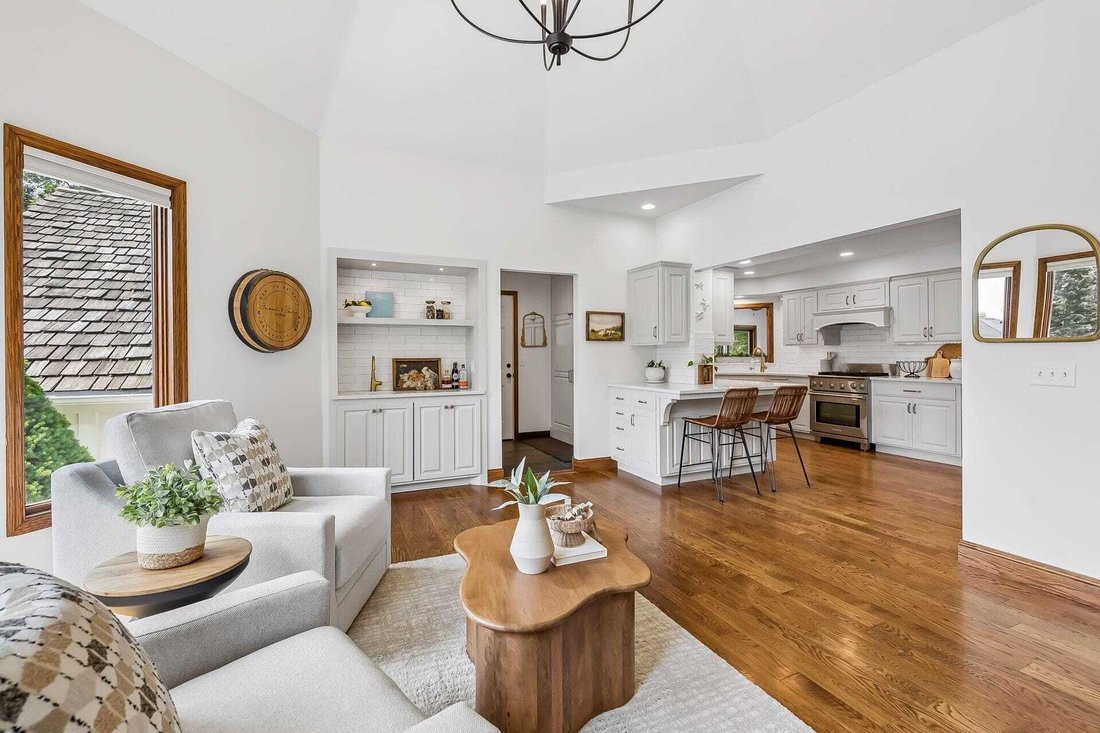 House in Edina, Minnesota, United States 4 - 18670386