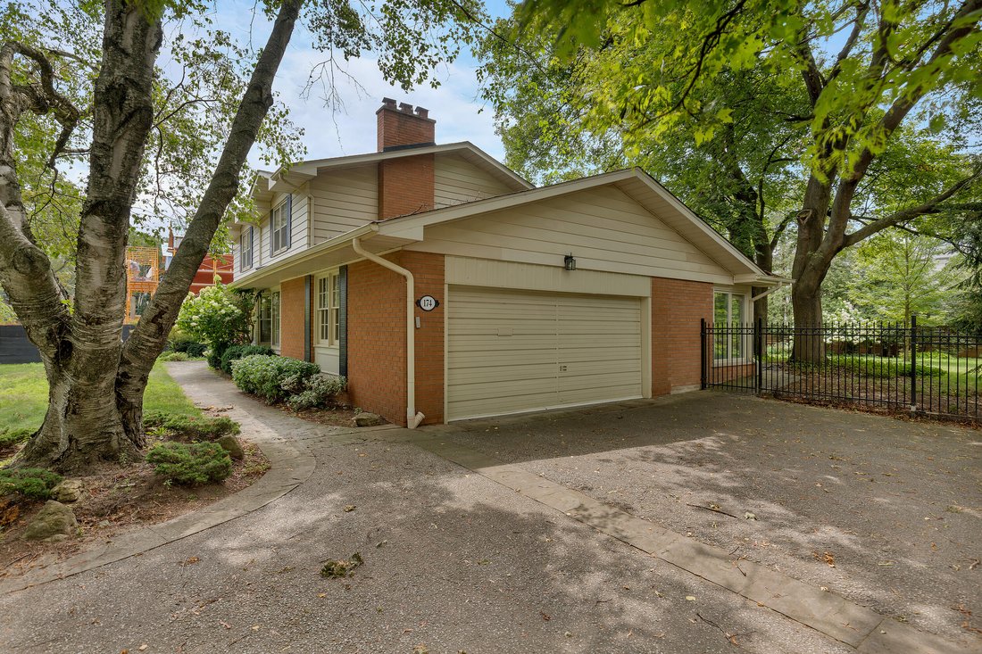 House in Oakville, Ontario, Canada 5 - 18660093