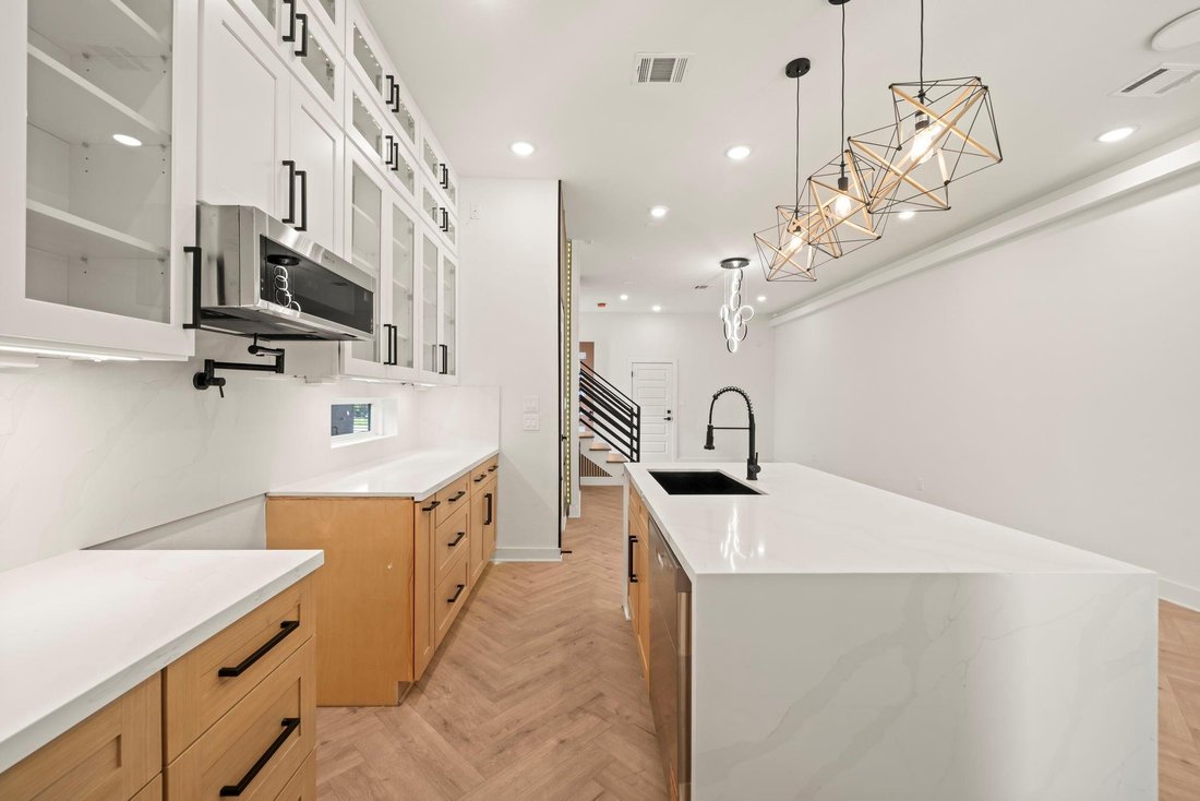 Houston, Texas, United States 1 - 18670783