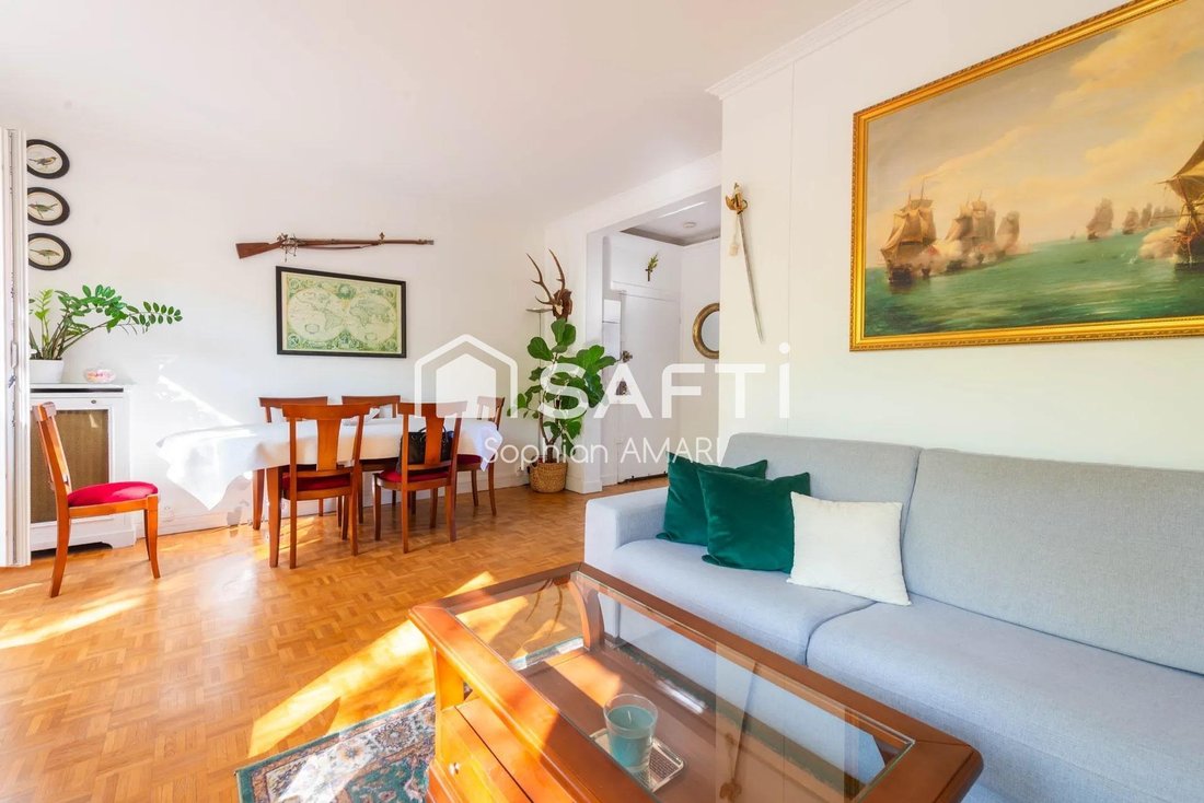 Apartment in Domaine National du Château, Versailles, France 4 - 18650381
