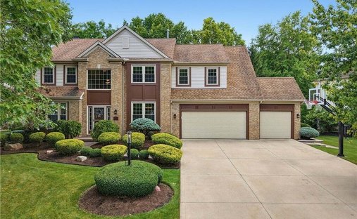 House in Strongsville, Ohio, United States 1