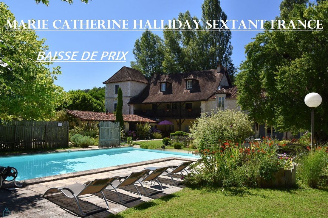 Estate in Antonne-et-Trigonant, Nouvelle-Aquitaine, France 1 - 18672473